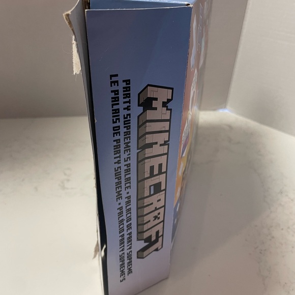 Minecraft Creator Series Party Supreme’s Palace Playset With Lights & Sounds - Picture 4 of 5